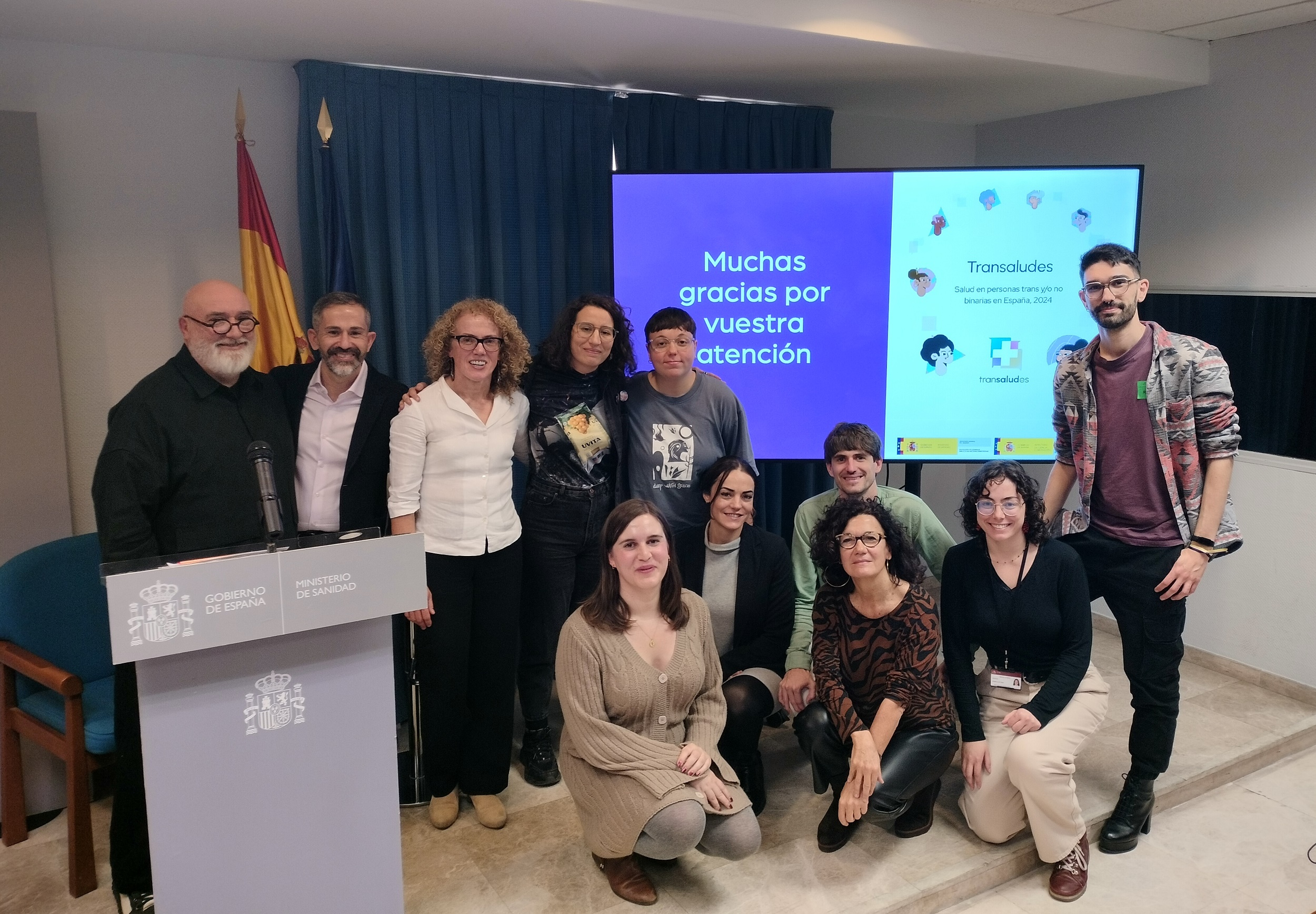 Foto de familia en la presentación del estudio. Mª José Belza, coordinadora del trabajo e investigadora en la Escuela Nacional del ISCIII, es la tercera por la izquierda (de pie).