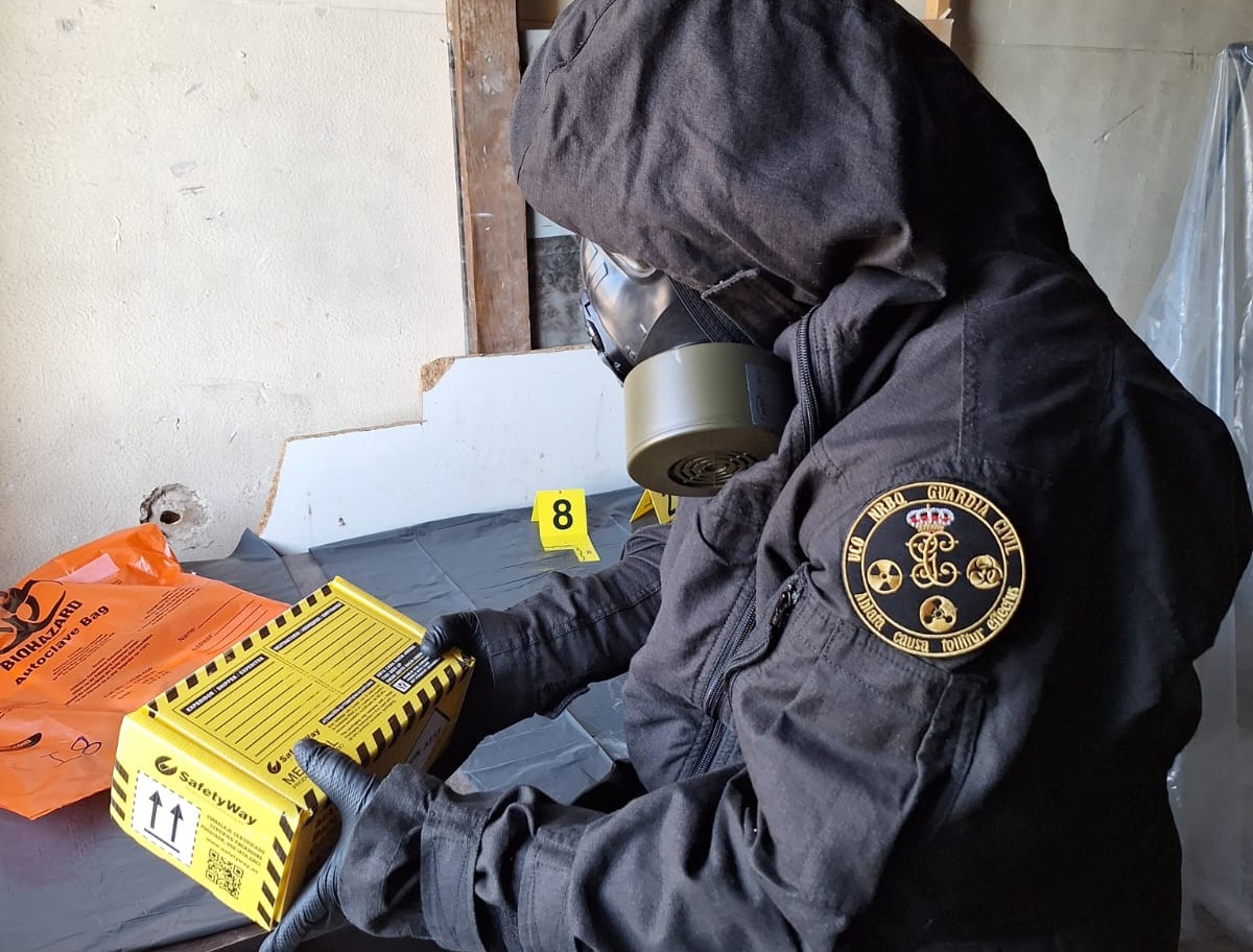 Un agente de la guardia Civil, en un momento del simulacro (imagen: Guardia Civil).